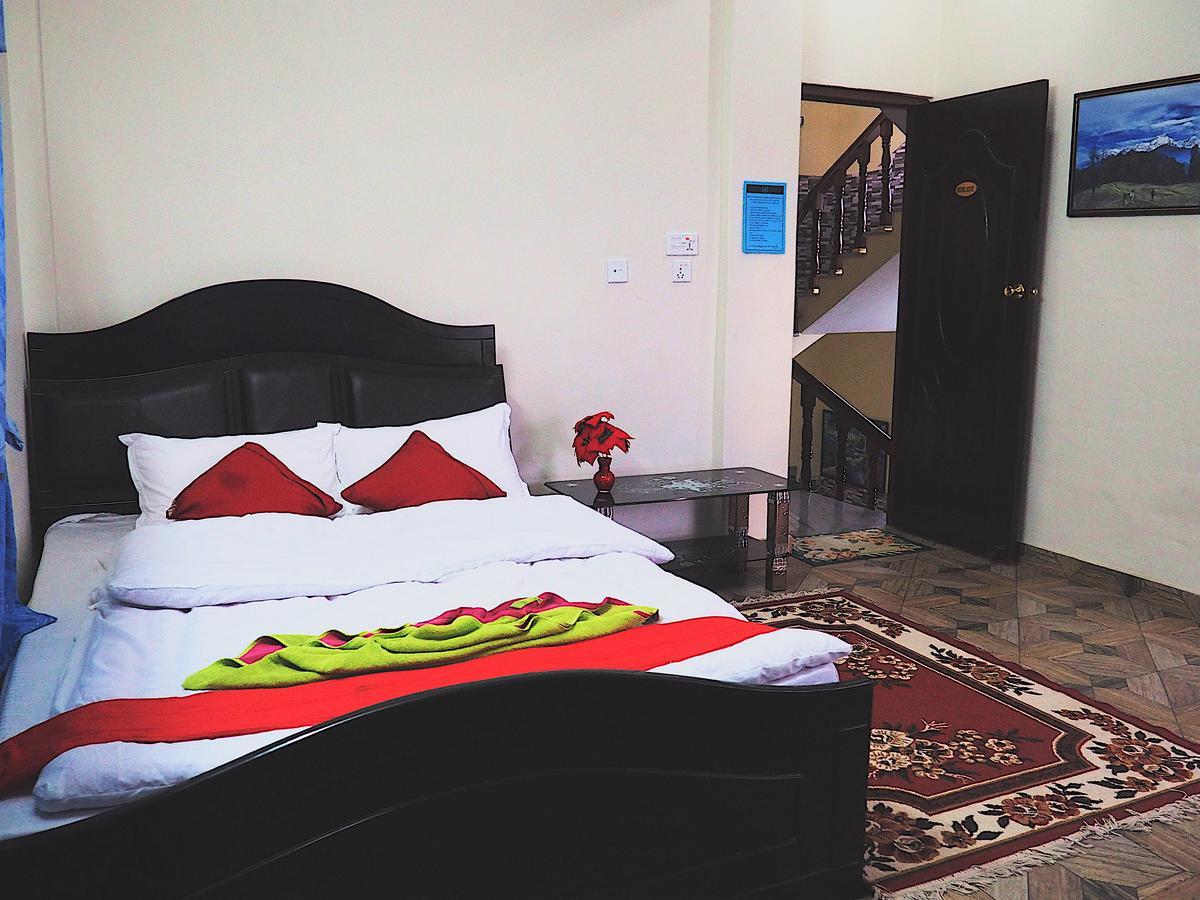 Aroma Tourist Hostel Покхара Экстерьер фото