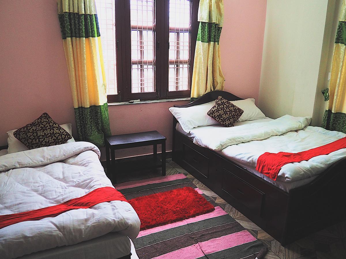 Aroma Tourist Hostel Покхара Экстерьер фото