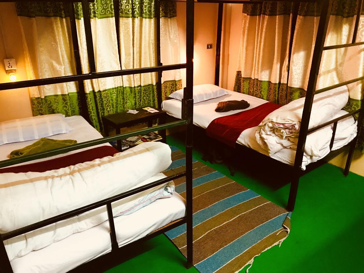Aroma Tourist Hostel Покхара Экстерьер фото