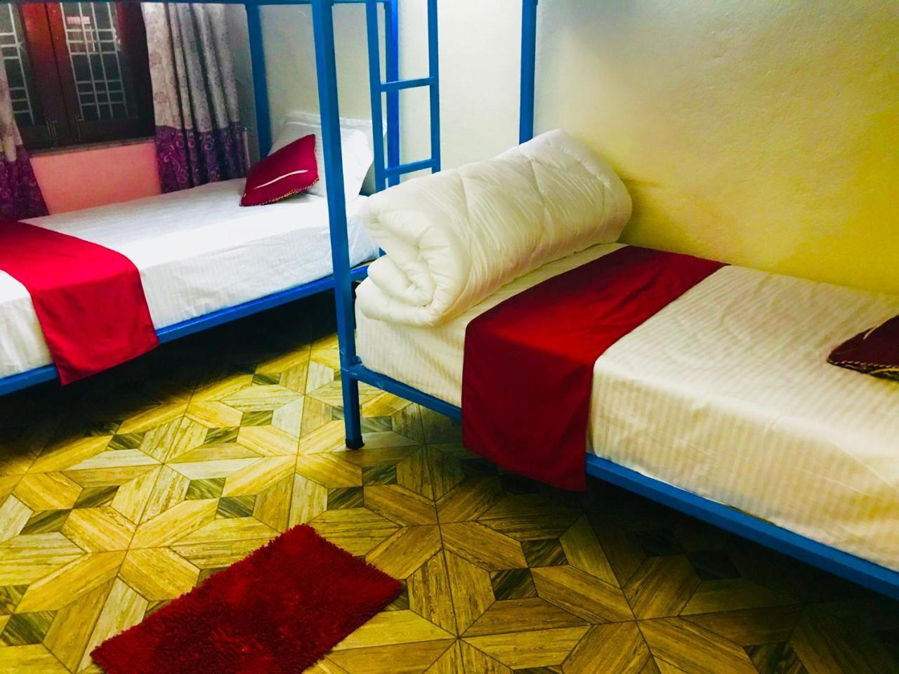 Aroma Tourist Hostel Покхара Экстерьер фото