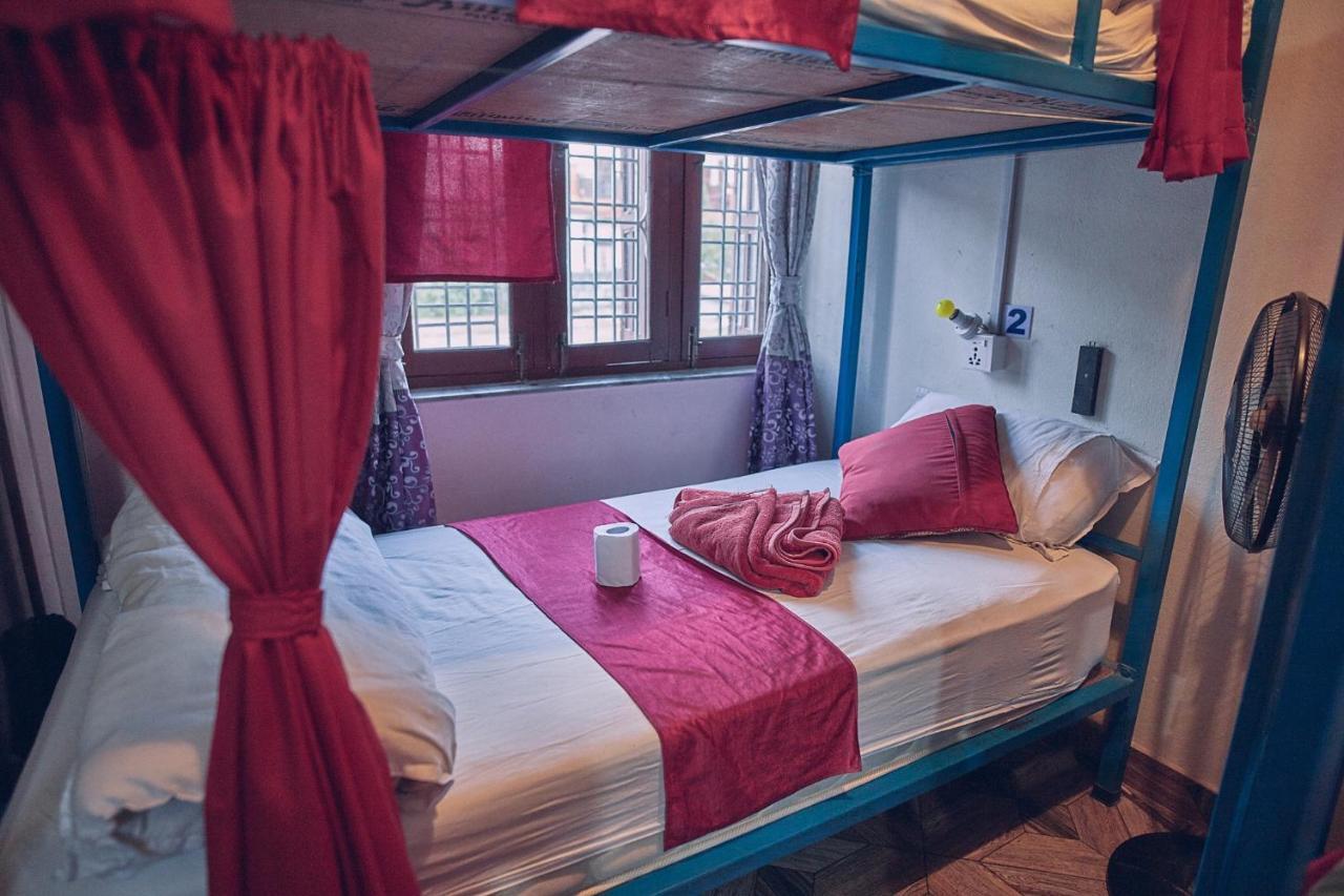 Aroma Tourist Hostel Покхара Экстерьер фото