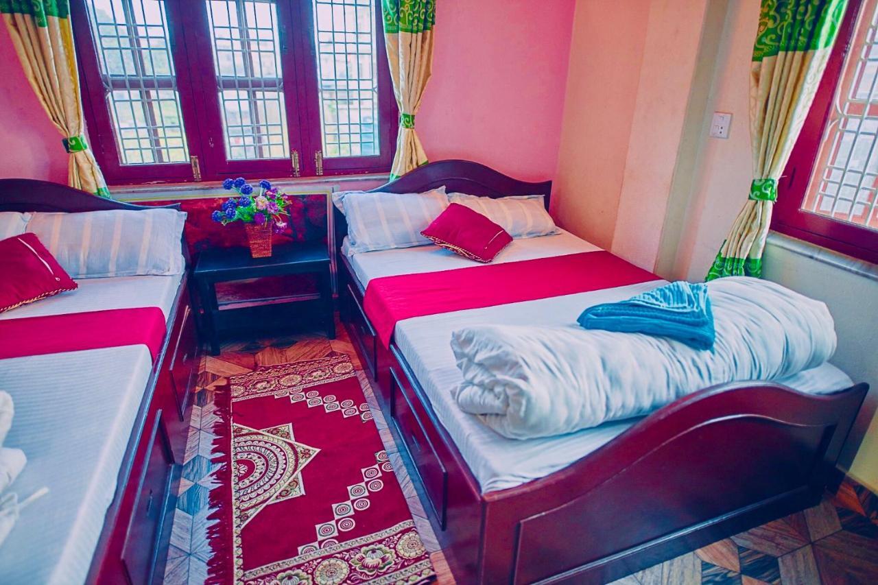 Aroma Tourist Hostel Покхара Экстерьер фото